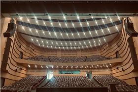 四川宜賓外語大學多功能劇院選用線陣音箱系統【萬昌企業】