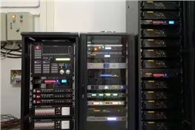 專業音響系統中的反饋抑制器如何設定?