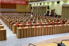 如何解決會議擴聲系統中出現音頻干擾問題?