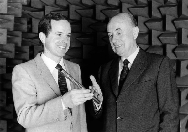 十三年音響燈光行業(yè)領(lǐng)導(dǎo)品牌--爵士龍專業(yè)音響