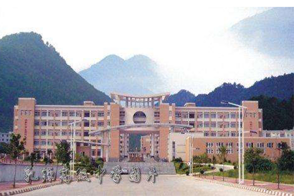 爵士龍暢銷雙12寸中遠程線陣音響走進乳源中學