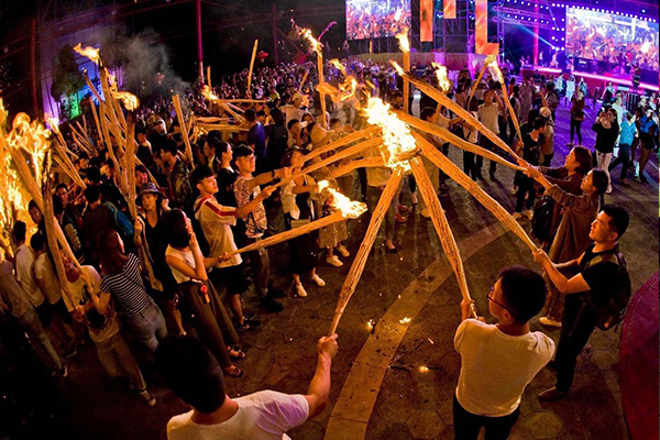 爵士龍(JSL)舞臺音響設(shè)備與您共赴云南民族村狂歡盛宴【火把節(jié)】