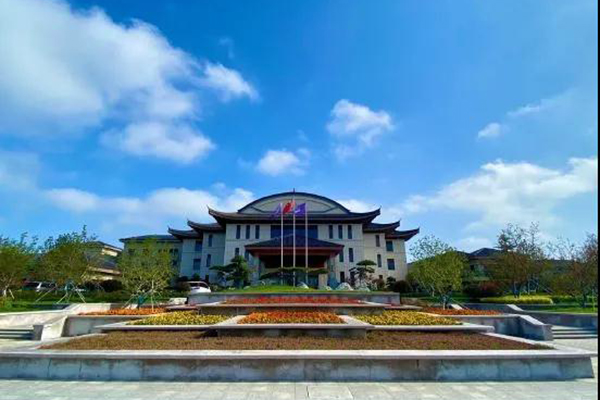 威海市藍湖賓館選用爵士龍GL有源線陣音響產品