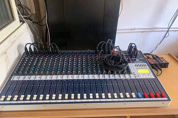 湖南婁底二中多功能體育館成功選用爵士龍JSL線陣音響系統(tǒng)