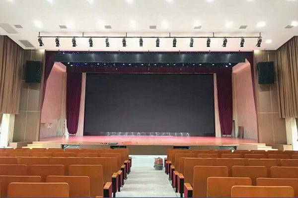 湖南懷化宏宇中學多功能廳選用爵士龍線陣音箱系統(tǒng)