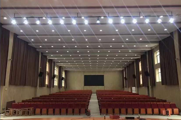 湖南懷化宏宇中學多功能廳選用爵士龍線陣音箱系統(tǒng)