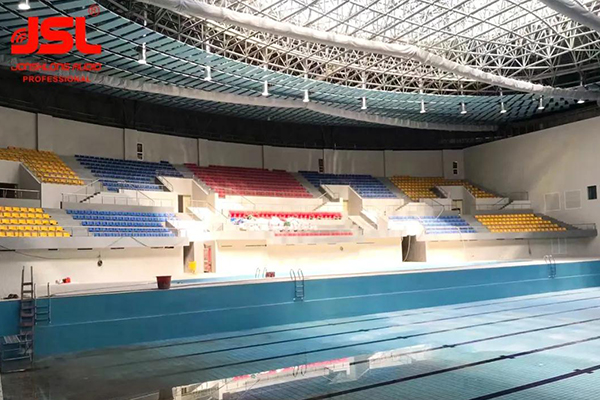 為什么說體育擴聲采用專業的面陣列音箱【爵士龍音響】