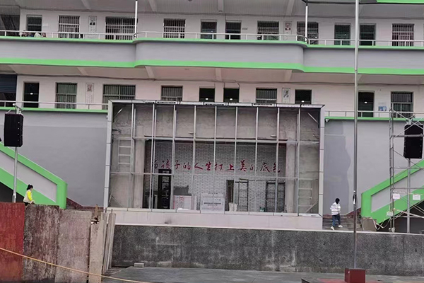 四川南充某學(xué)校體育場(chǎng)選用爵士龍全天候防水線陣音響系統(tǒng)