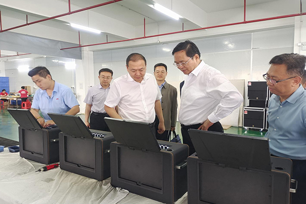 德州市天衢新區(qū)黨工委副書記、管委會主任王大山等一行到我司-廣東萬昌科技實業(yè)有限公司參觀考察