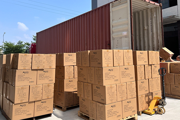 歐美客戶定制幾百套音響設備