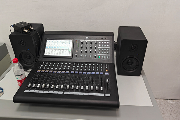 克州阿圖什市新城高級中學報告廳選用爵士龍專業音響