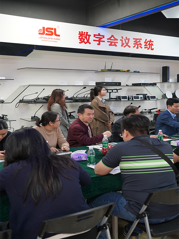 攜手共拓東盟市場——越南客戶參觀爵士龍音響生產基地